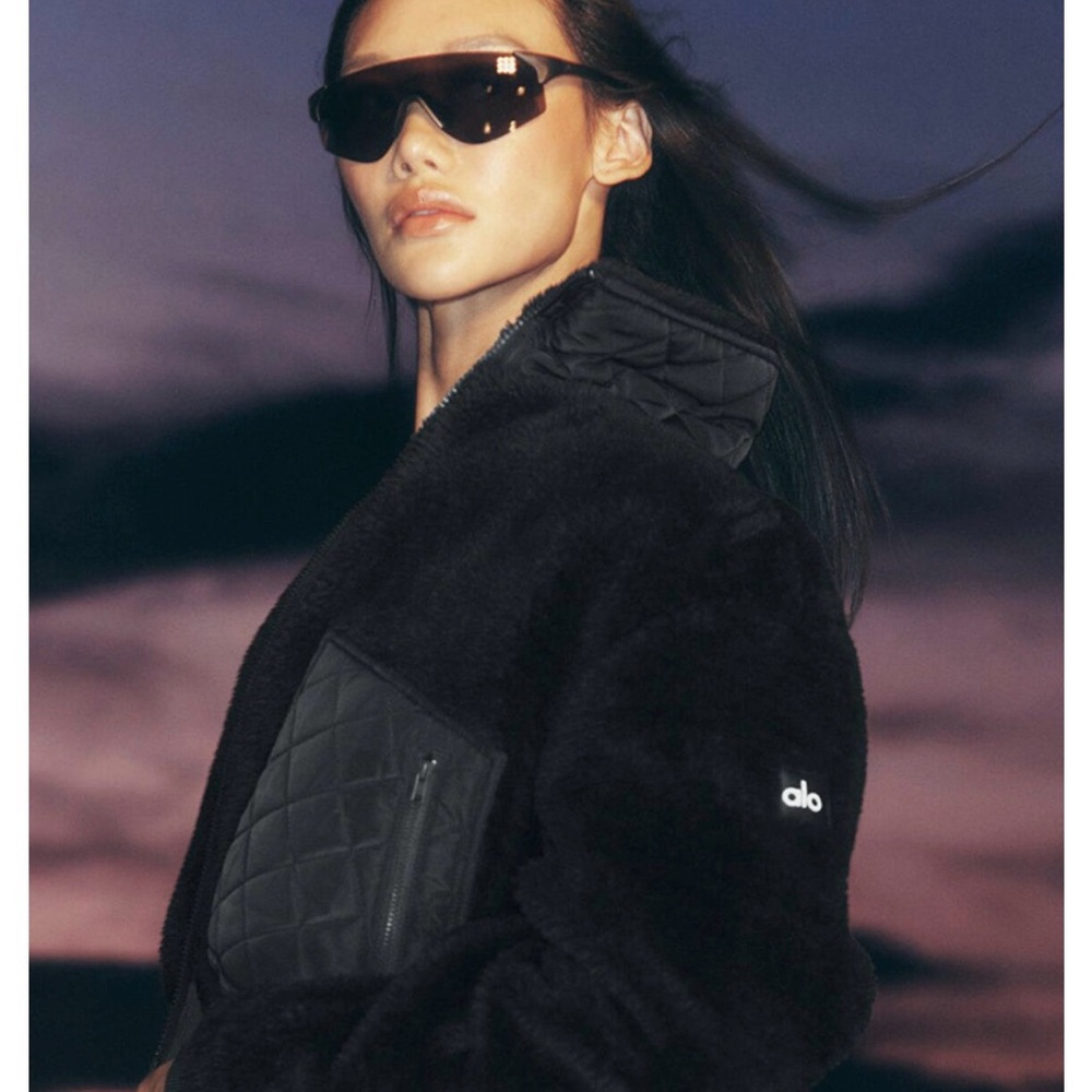 ALO SOLD OUT Sherpa Edge Bomber Balck Size Small